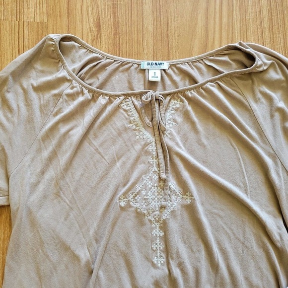 Old Navy Shirt Womens Medium Beige White Embroidery Tie Neck Bohemian Blouse - Picture 3 of 7